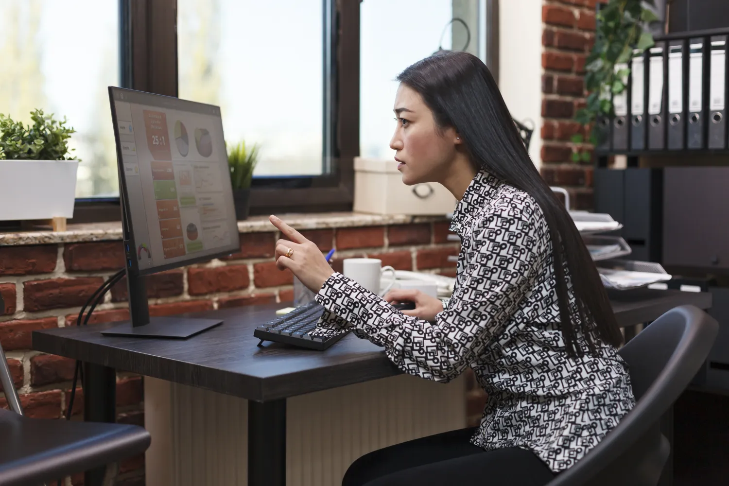 Marketer planning an integrated SEO, AEO and GEO strategy