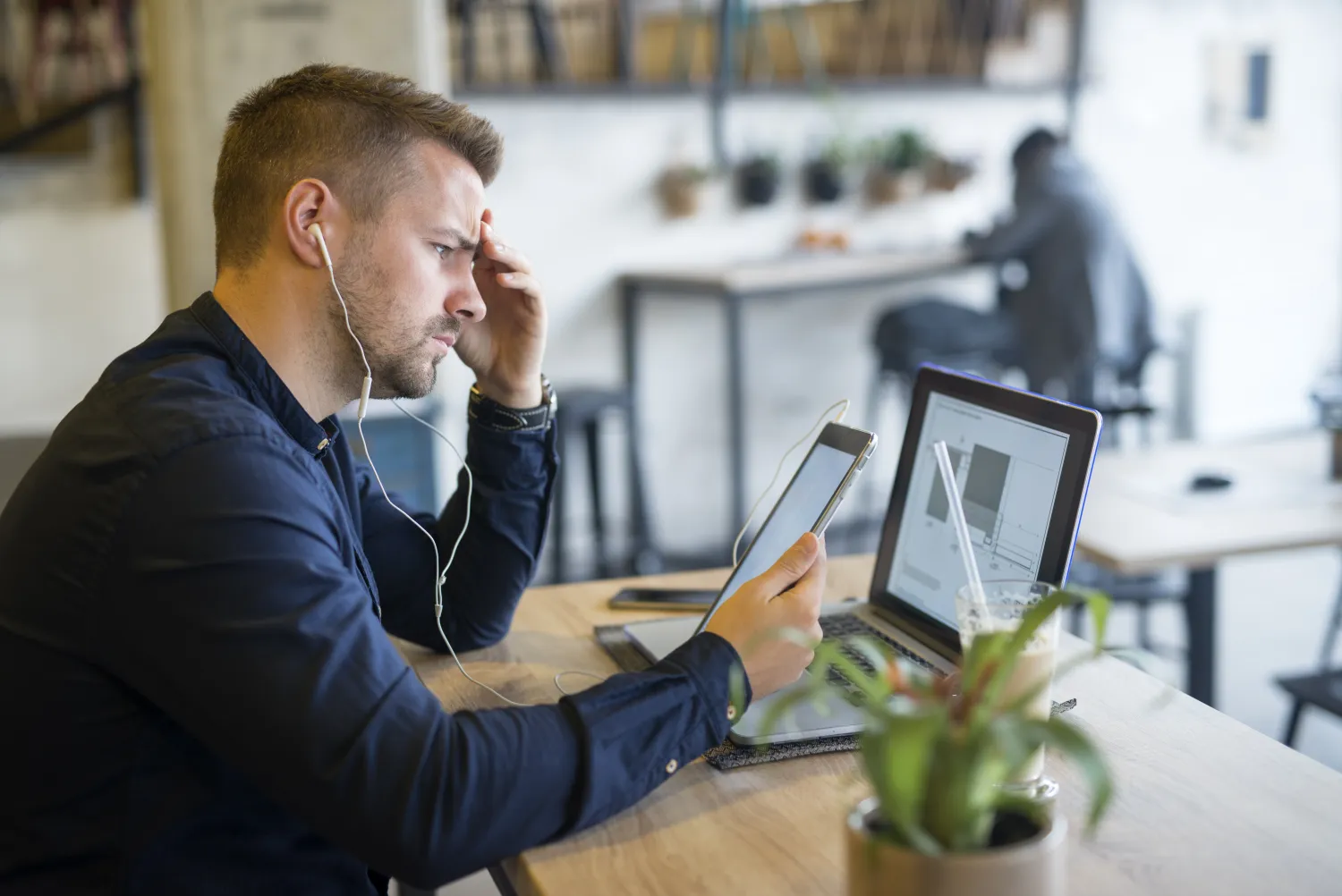 Marketer testing what ChatGPT recommends by running prompts
