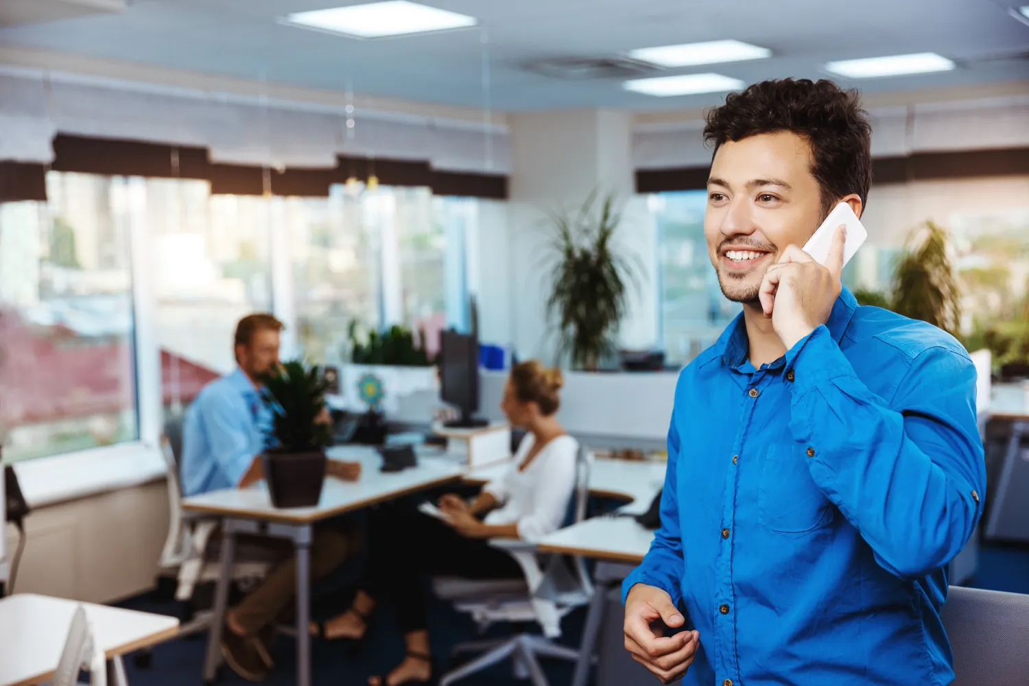 Salesperson speaking with a customer on the phone